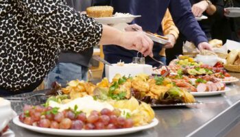 Zu sehen ist das Buffet