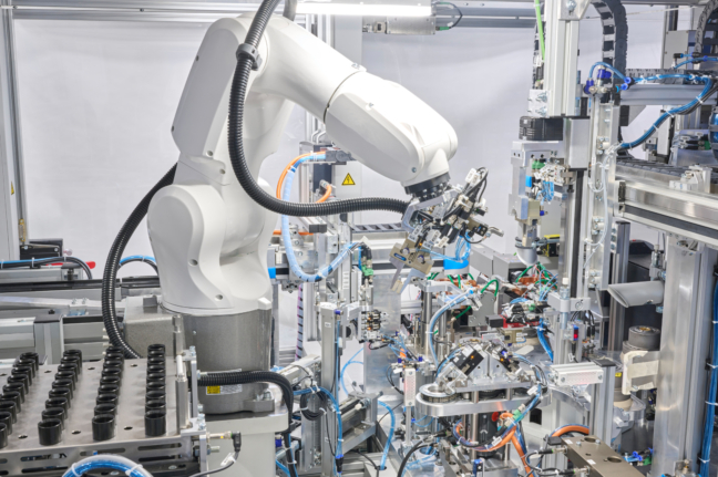 Innenansicht Injektor Overmolding Anlage