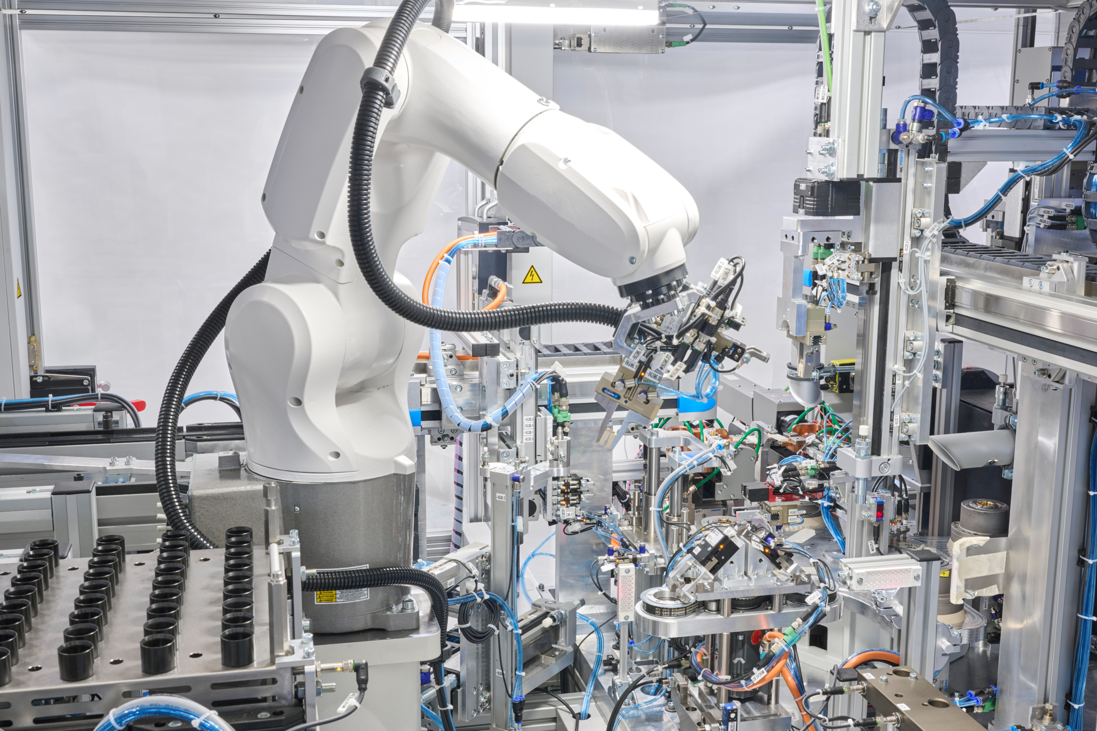 Innenansicht Injektor Overmolding Anlage