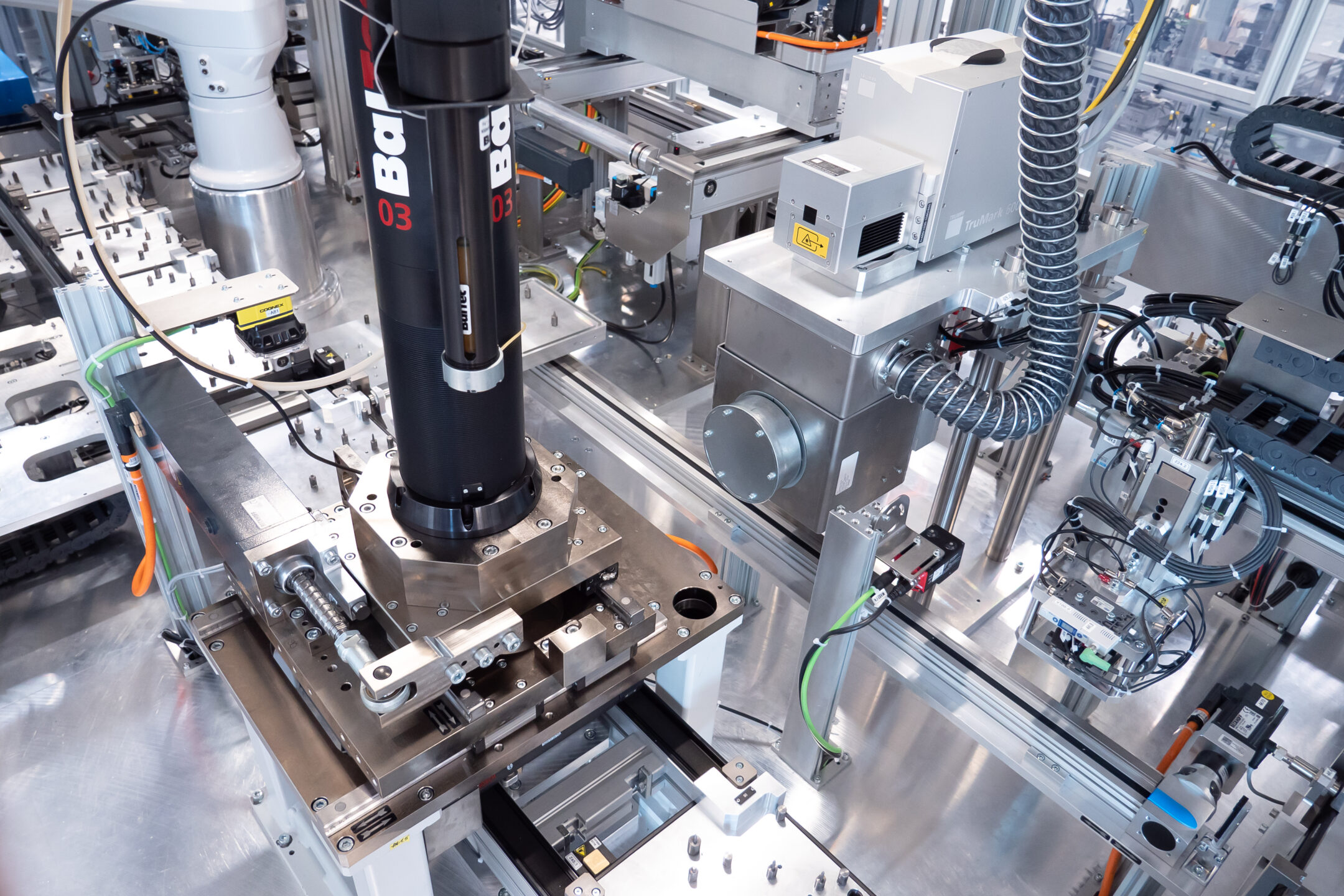 Innenansicht Montagelinie Steuerelektronik