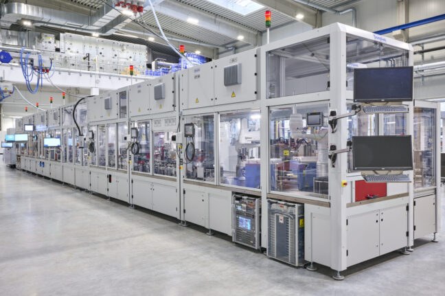 Seitliche Sicht auf Schlüsselmontagelinie