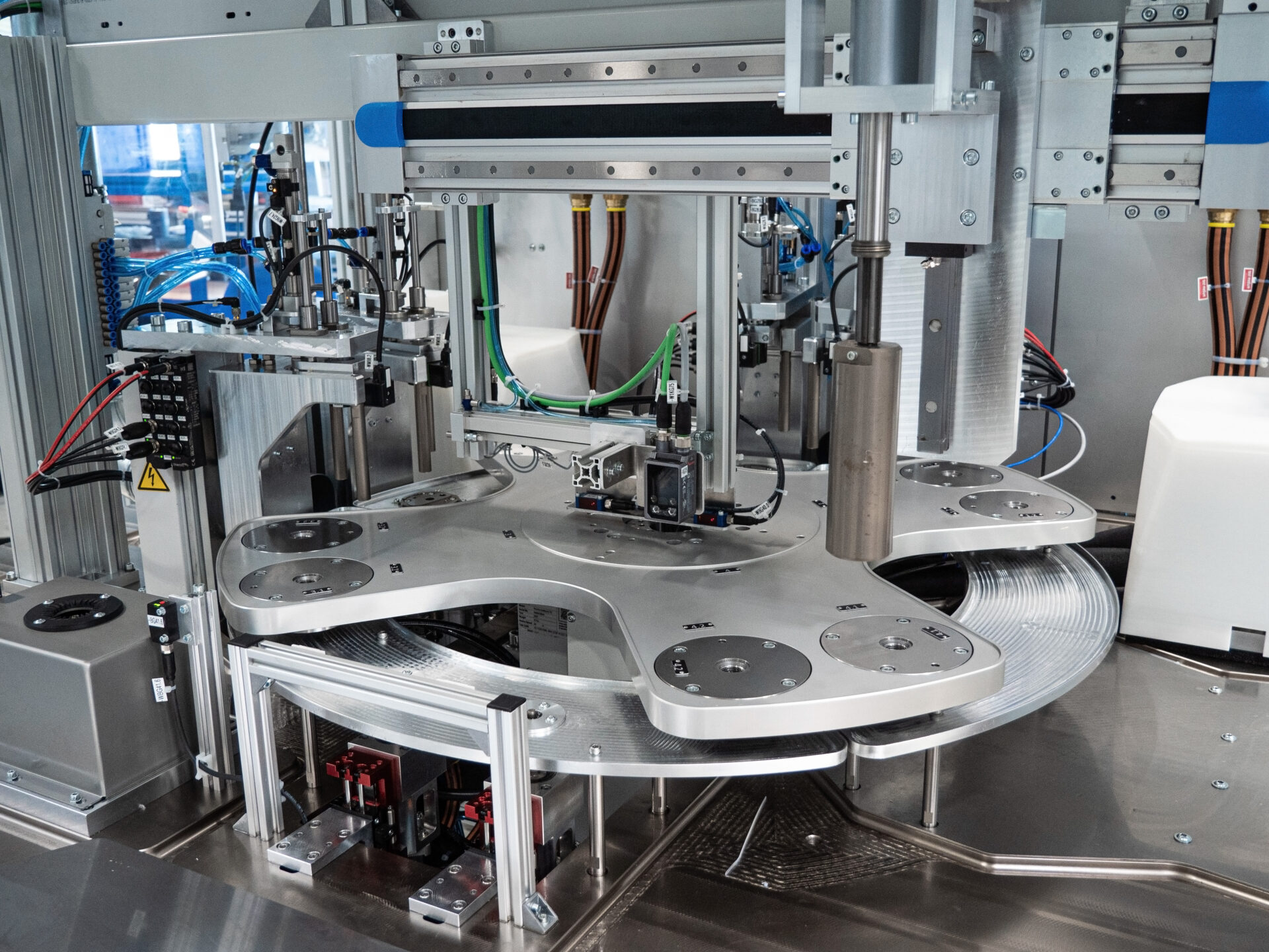 Innenansicht Rundtisch Prüfstand für Hydraulikventile