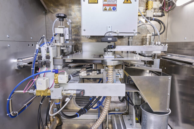 Sicht auf Laserstation im Lasernotcher