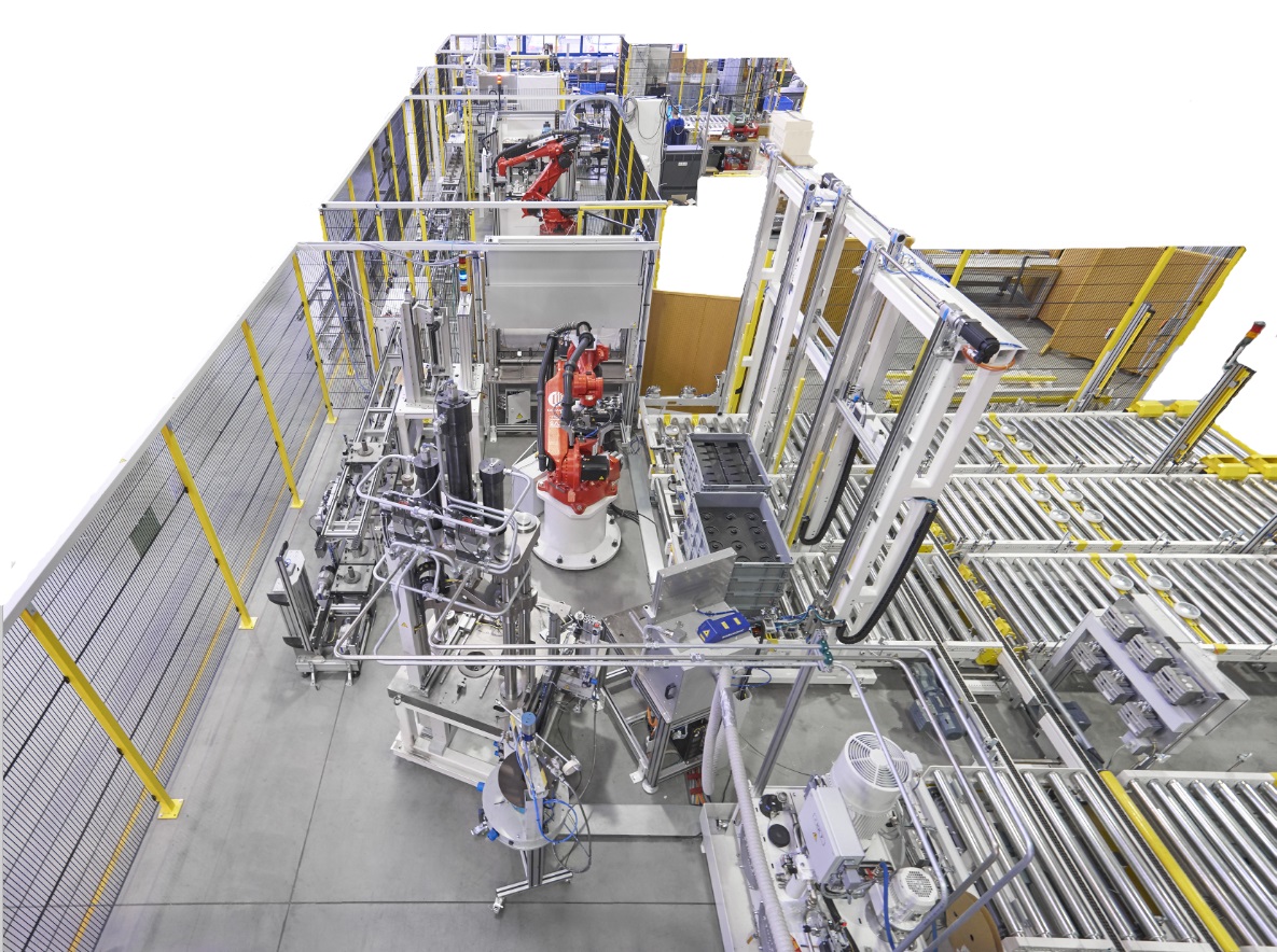 Draufsicht auf Montagelinie für Rotoren in Asynchronmotoren