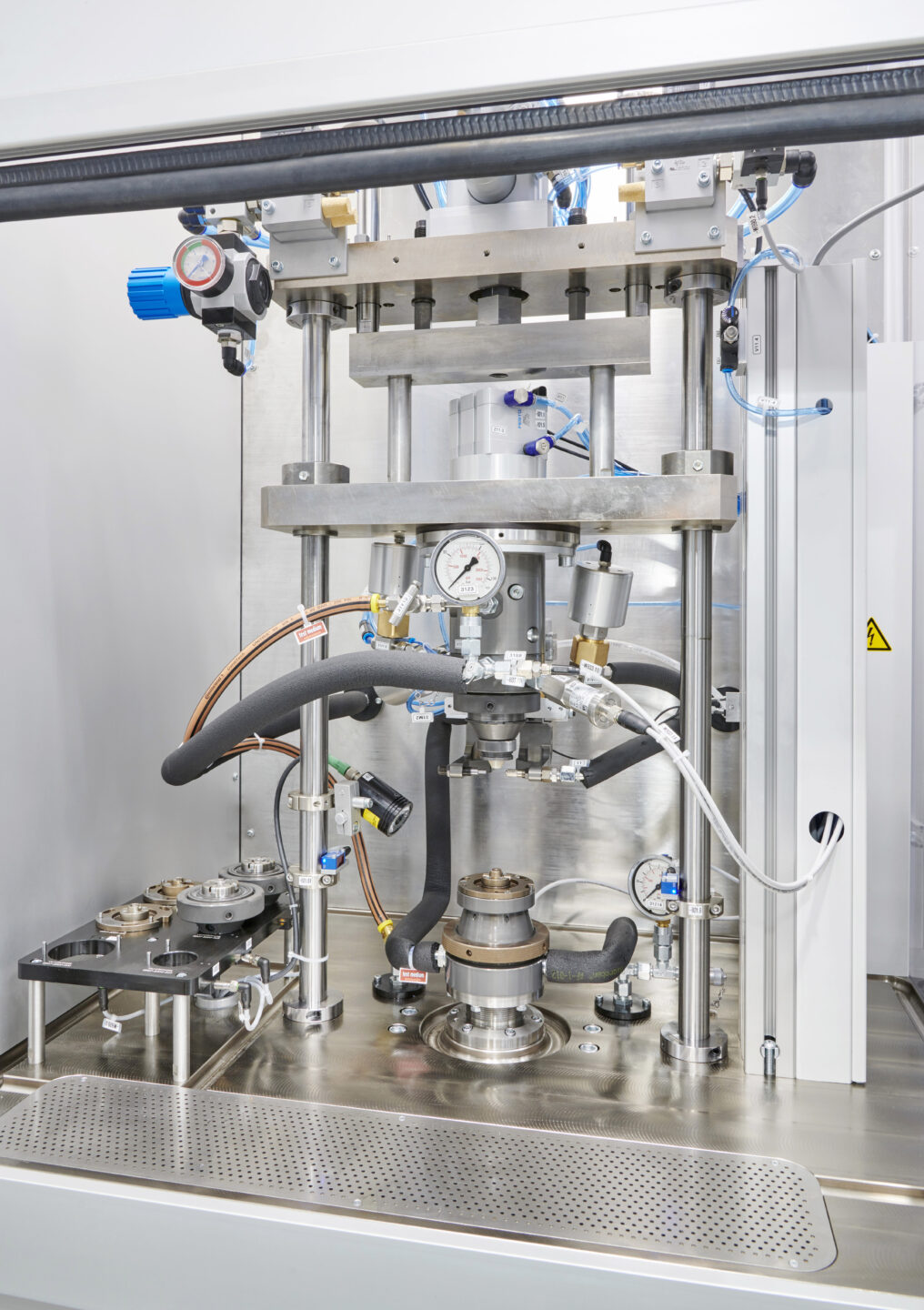 Sicht auf eine Durchflussprüfungsstation