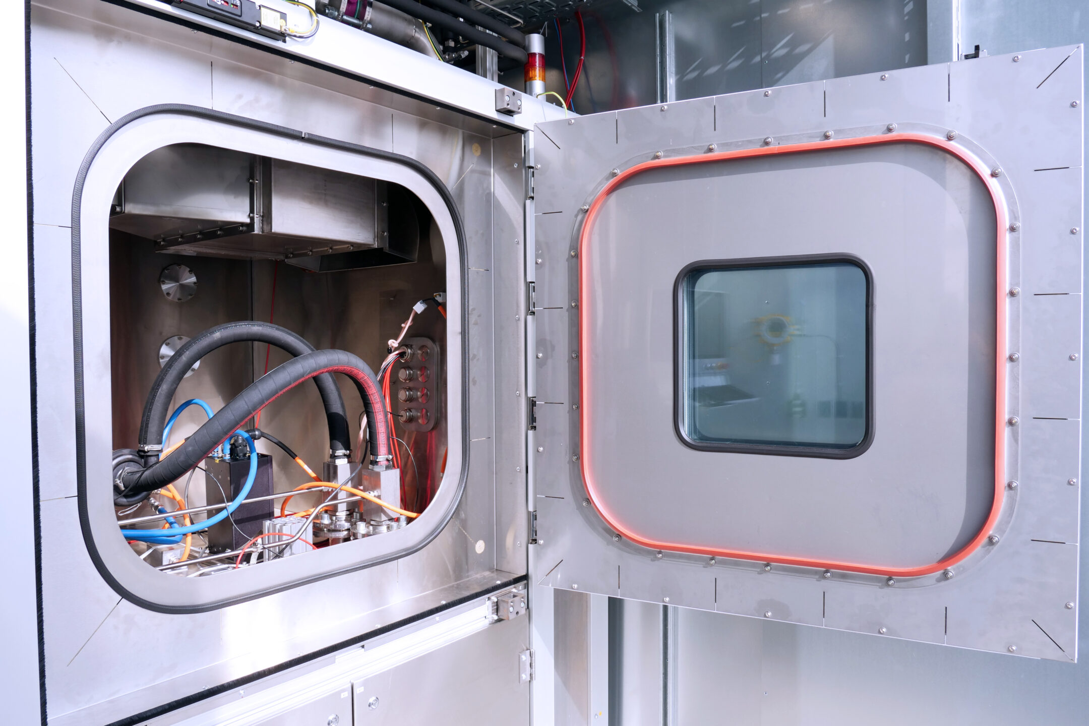 Ansicht in den BoP Prüfstand mit offener Tür