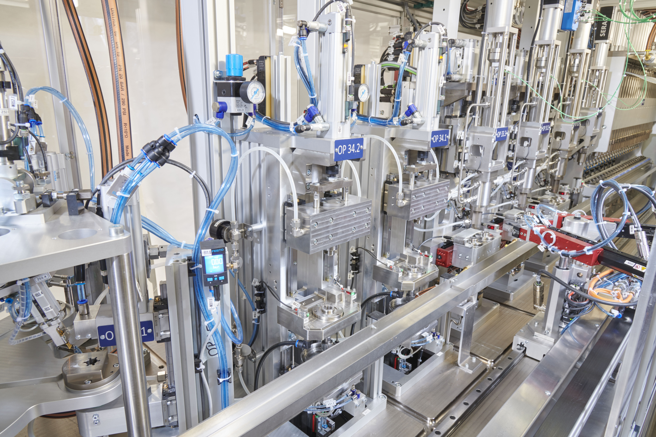 Sicht auf ein kombiniertes Modul für Durchfluss-, Strahl- und Dichtheitsprüfung